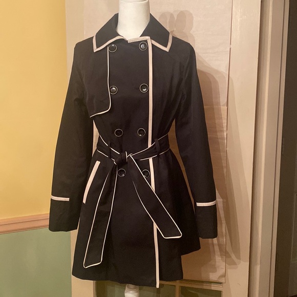 Betsey Johnson Jackets & Blazers - BETSY JOHNSON CORSET BACK TRENCH COAT